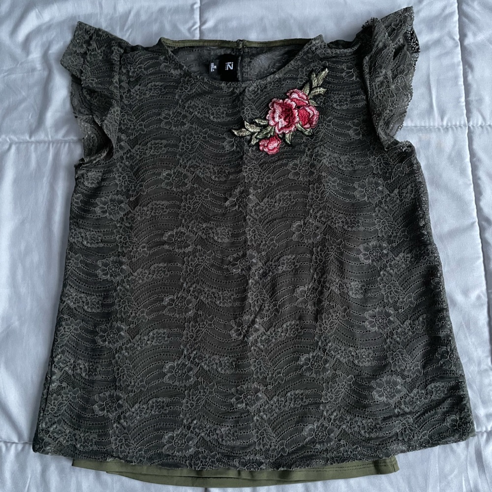 IZ BYER green lace babydoll top with pink floral appliqué, size medium